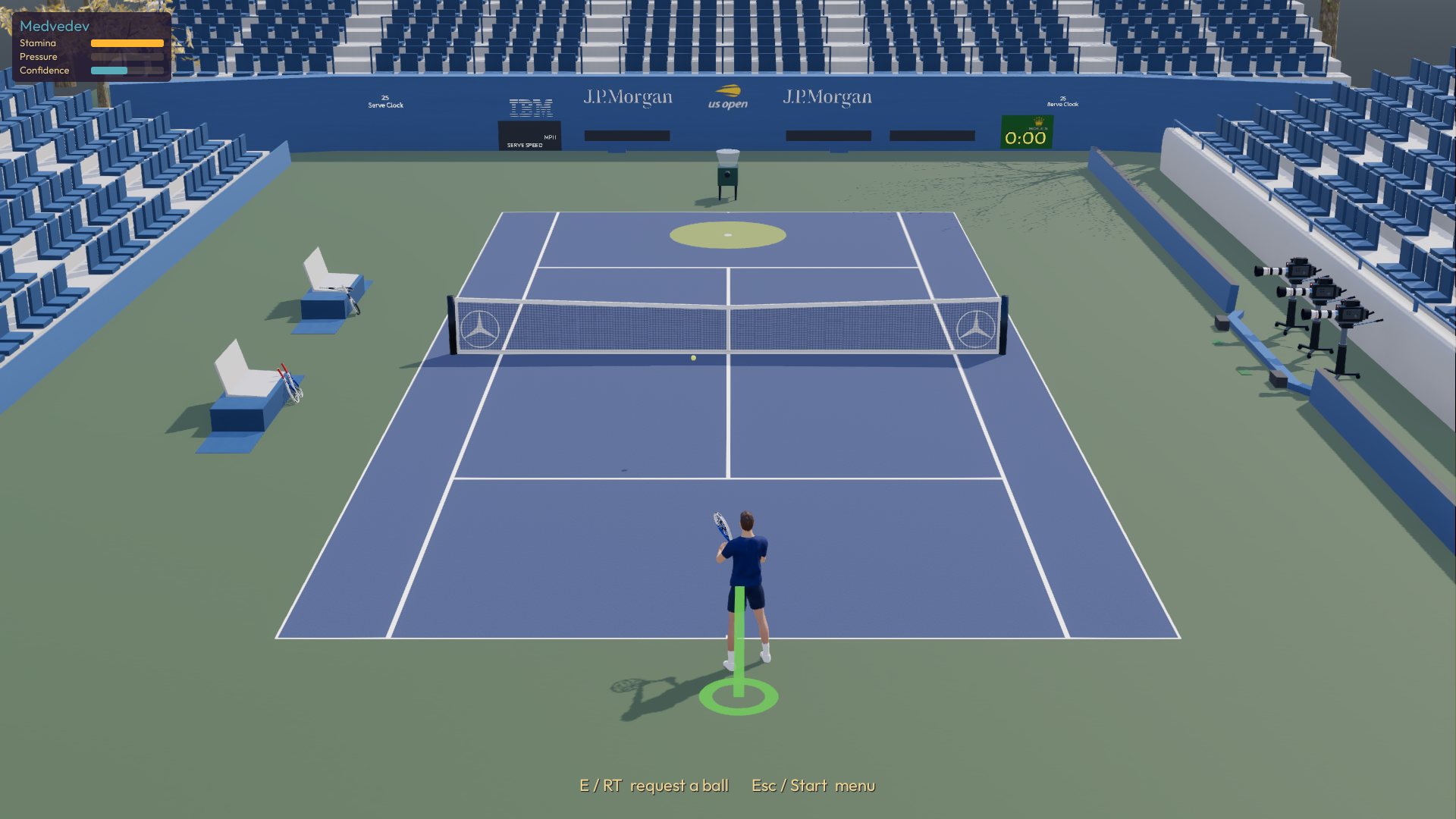 Training: the ball machine is on the far baseline. The green ring and line at your feet show where you can meet the incoming ball; the big ring on the far side shows where your shot will land.
